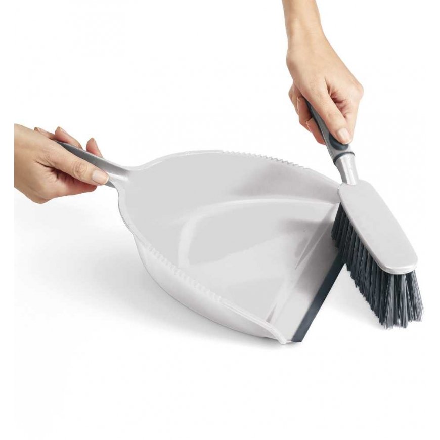Mera's broom and dustpan – 2
