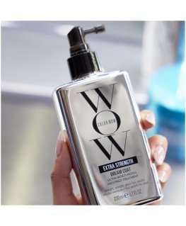 Color Wow Extra Strength Dream Coat Minkštinantis ir glotninantis Treatment - Sprej proti krepatění a pórovitosti pro kudrnaté a