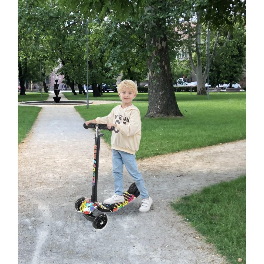 Cosmolino Tricycle balance scooter with luminous wheels, black color – 3