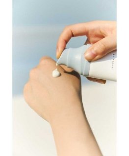 SKIN1004 Madagascar Centella Hyalu-Cica Water-fit Sun Serum SPF50+ PA++++ 50 ml