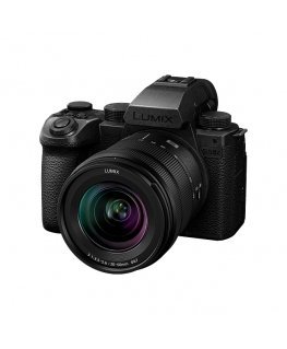 Panasonic Lumix S5IIX + S 20-60MM F3.5-5.6 MILC 24,2 MP CMOS 12000 x 8000 pikseliä musta