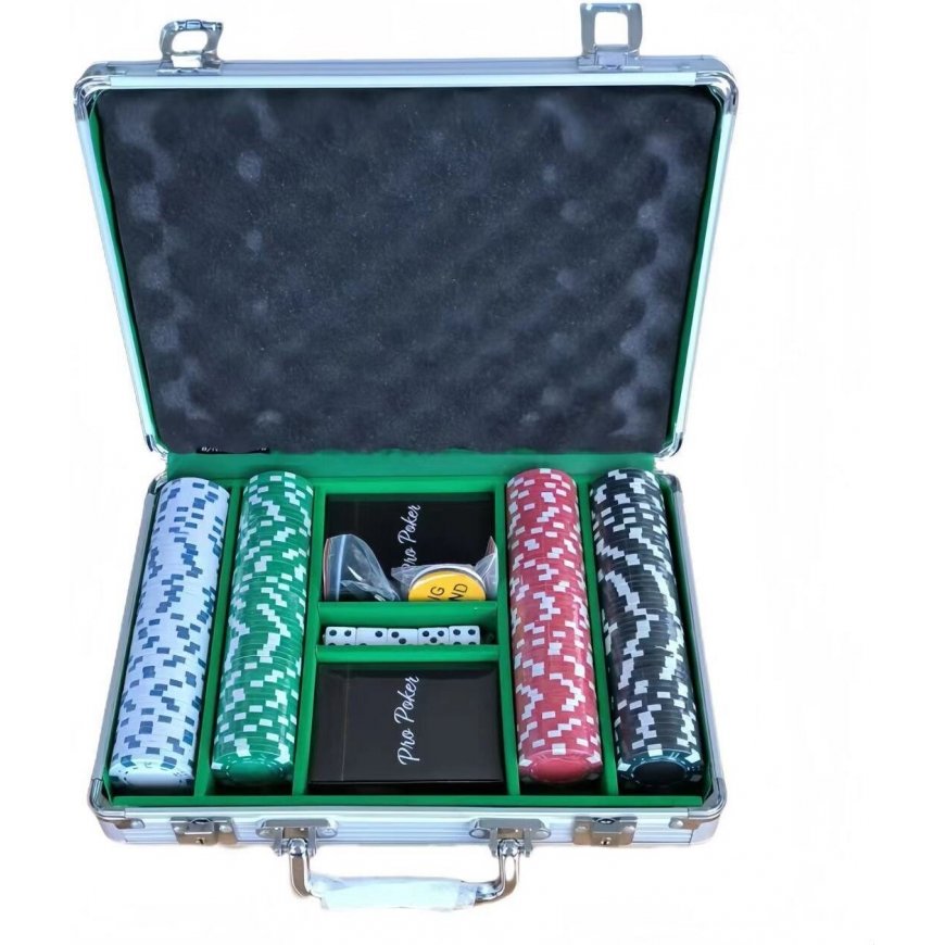 Pro Poker poker set in an aluminum case