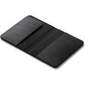 Satechi Vegan-Leather -passinsuojus Find My -paikantimella, musta