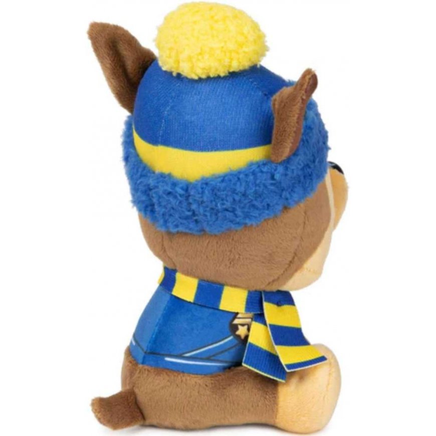 Psi Patrol Chase mascot przytulanka zimowy su czapkku i szalikiem Piesek Miękki pluszak 18 cm Gund Spin Master – 5