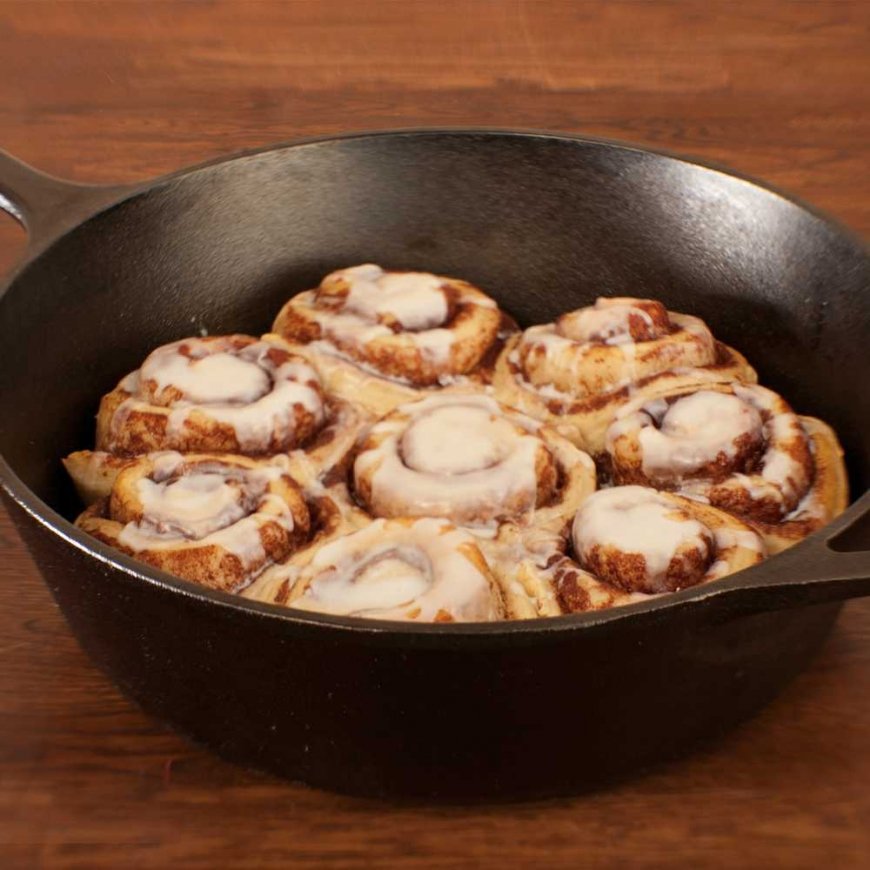 Lodge cast iron pan is 30.4 cm deep – 4