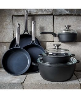 Pot and pan set with Teflon™ Platinum Plus coating Taurus 9 pieces AMBITION
