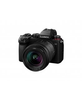 Panasonic Lumix S5 + S 20-60mm F3.5-5.6 MILC 24,2 MP CMOS 6000 x 4000 pikseliä musta