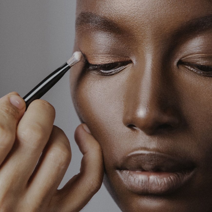 Sisley Eyeshadow Shade Brush – 2