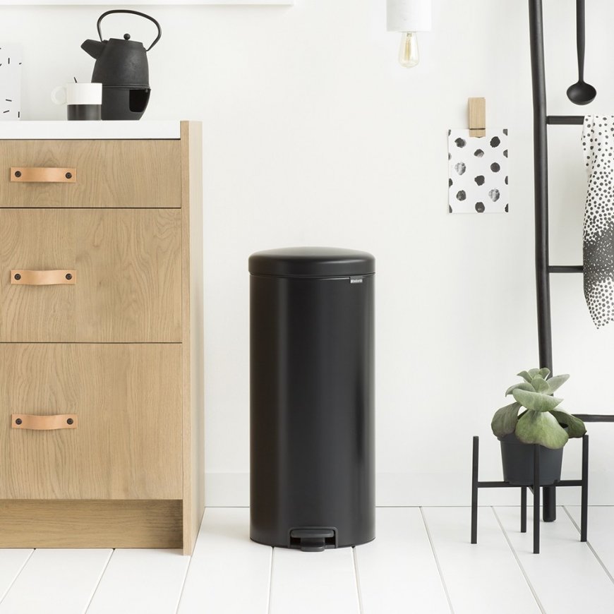 Brabantia Pedal Bin newIcon Round Black – 4