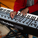 Peräkkäinen Oberheim OB-X8 Peräkkäinen Oberheim OB-X8
