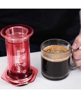 AeroPress – läpinäkyvä punainen kahvinkeitin