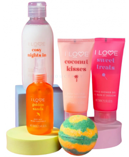 All Of You Set I Love: Coconut Kisses, Hydrating, Body Lotion, 75 ml + Pina Colada, Bath Bomb, 120 g + Golden Sands, Refreshing,