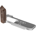 SmallRig 5261 L-Shape Mount Plate with Wooden Handle for FUJIFILM X-M5 Silver SmallRig 5261 L-Shape Mount Plate with Wooden Handle for FUJIFILM X-M5 Silver