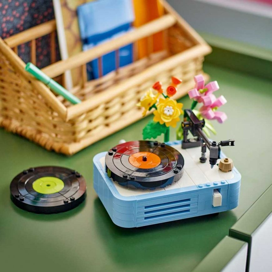 LEGO® Creator 3 in 1 Record Player with Flowers (31172) – 5