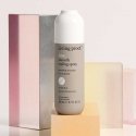 „Living Proof No Frizz Smooth Styling Spray“ – silottava muotoilusuihke kiharoille hiuksille – 200 ml
