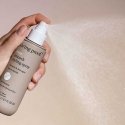 „Living Proof No Frizz Smooth Styling Spray“ – silottava muotoilusuihke kiharoille hiuksille – 200 ml