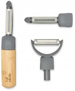 "Full Circle" vegetable peeler with 3 interchangeable blades