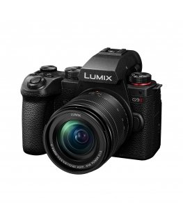 Panasonic Lumix G9 II + 12-60mm F3.5-5.6 MILC 25,21 MP Live MOS 11552 x 8672 pikseliä musta