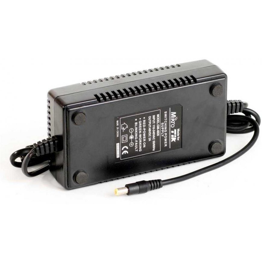 Conexpro izstrādāts MikroTik GM-4820, barošanas adapteris