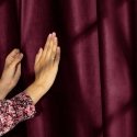 Шторы VELVET красного цвета в классическом стиле, тип материала - текстиль, бархат 140x245 AmeliaHome