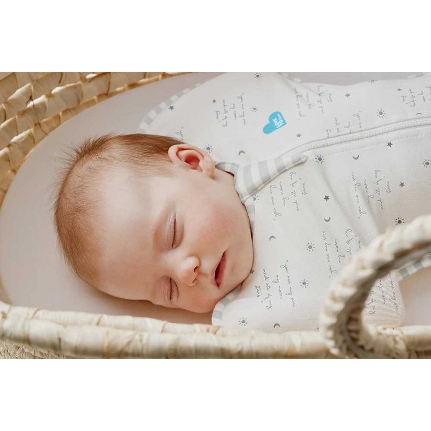 Love To Dream Otulacz Swaddle UP - izmērs XS - balts, kosmoss un uzraksti ETAP1 - 0.2 TOG Oriģināls – 5