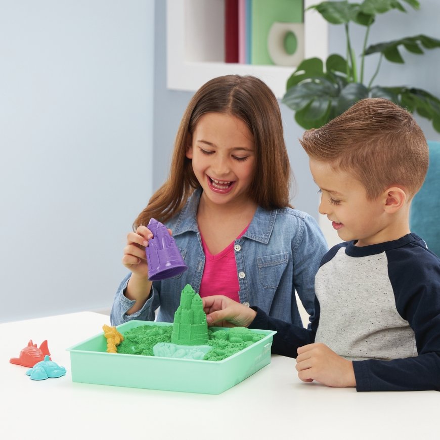 Kinetic Sand , Sandbox Set with 1lb Green Play Sand, 4 Tools & Molds, Storage, Sensory Toys for Kids – 2