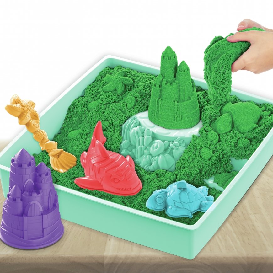Kinetic Sand , Sandbox Set with 1lb Green Play Sand, 4 Tools & Molds, Storage, Sensory Toys for Kids – 3