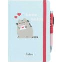 Pusheen Purfect Love kolekcija A5 Premium piezīmju grāmatiņa ar gaismojošu pildspalvu Pusheen Purfect Love kolekcija A5 Premium piezīmju grāmatiņa ar gaismojošu pildspalvu