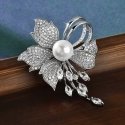 Shiny flower brooch with artificial pearls and silver Shiny flower brooch with artificial pearls and silver