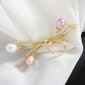 Troli Elegant auksu padengtas segtukas su kristalais ir sintetinėmis perlų Gold Troli Elegant auksu padengtas segtukas su kristalais ir sintetinėmis perlų Gold