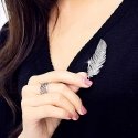 Elegant sparkling brooch "Feather" silver Elegant sparkling brooch "Feather" silver