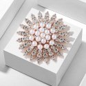 Shiny brooch with crystals and artificial pearls, gold Shiny brooch with crystals and artificial pearls, gold