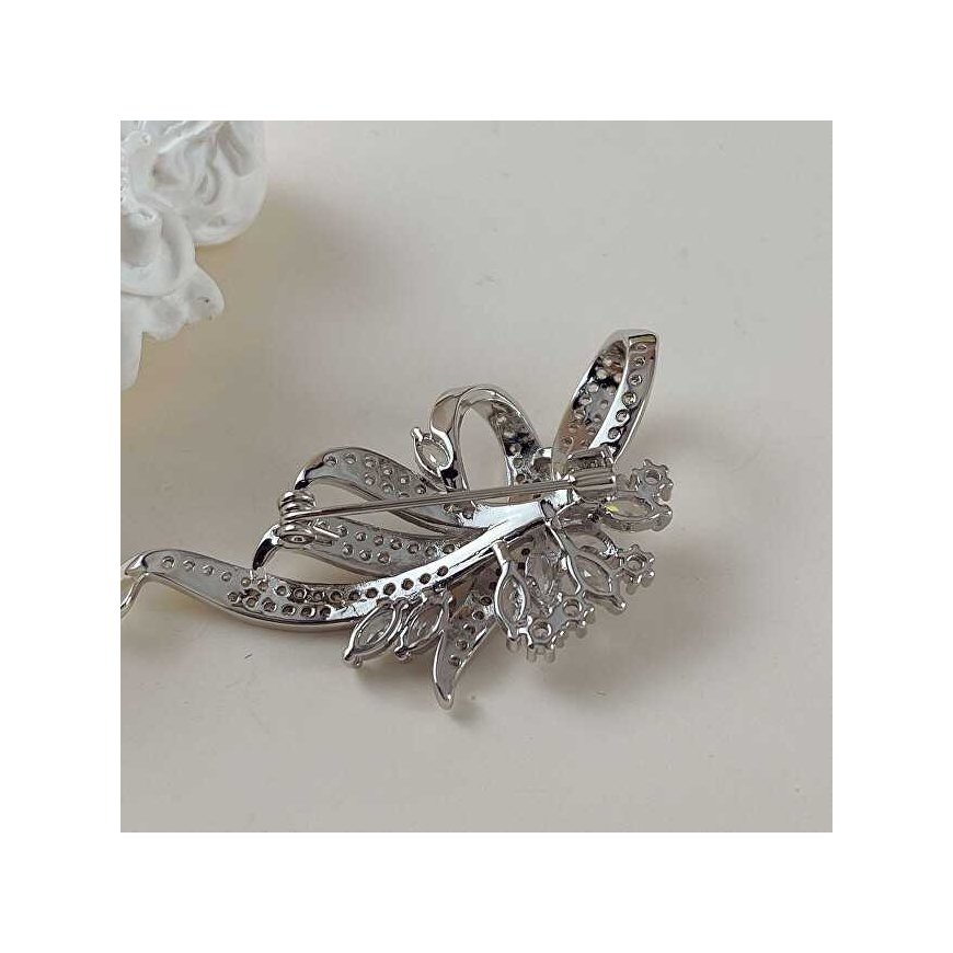 Shiny silver ribbon-shaped brooch – 2