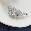 Shiny silver ribbon-shaped brooch Shiny silver ribbon-shaped brooch