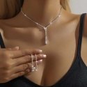 Elegant women's jewelry set with green crystals (necklace, earrings) Elegant women's jewelry set with green crystals (necklace, earrings)