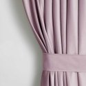 Aizkari VELVET krāsā pūderrozā stilā klasiskā josla materiāls - tekstils aksoms 140x245 AmeliaHome