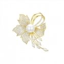 Shiny flower brooch with artificial pearl, gold Shiny flower brooch with artificial pearl, gold