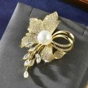 Shiny flower brooch with artificial pearl, gold Shiny flower brooch with artificial pearl, gold