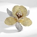 Luxury double-sided flower-shaped brooch in gold