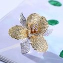 Luxury double-sided flower-shaped brooch in gold