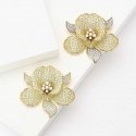 Troli Luxurious gold-plated flower-shaped brooch Troli Luxurious gold-plated flower-shaped brooch