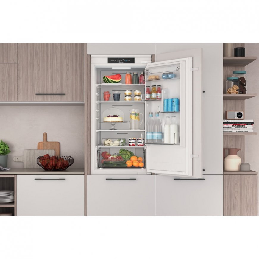 Indesit INC18 T311 Built-in 250 L F White – 5