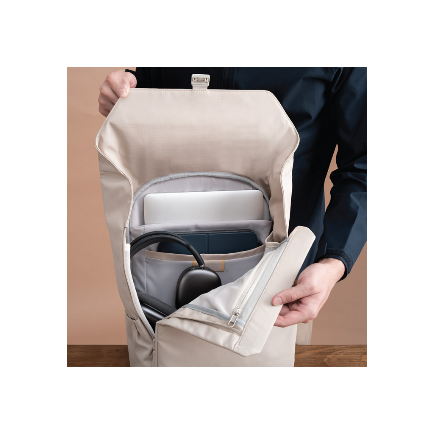 UNIQ Arden RPET 18L beige backpack