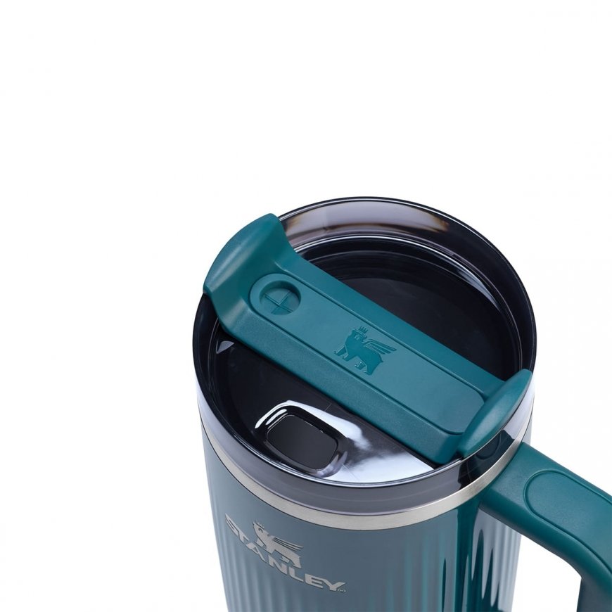 Termosinis puodelis su šiaudeliu „The Quencher H2.0 Fluted Tumbl – 2