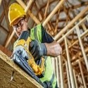 DeWALT DCS334P2-QW elektriskais zāģis 3200 sitieni minūtē 2,1 kg DeWALT DCS334P2-QW elektriskais zāģis 3200 sitieni minūtē 2,1 kg