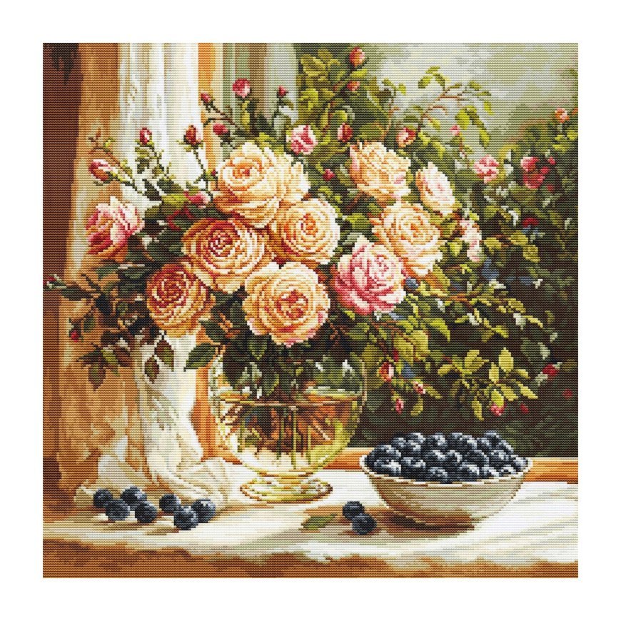 luca S Krustnīcu izšūšanas komplekts "Vāze ar rozēm un mellenēm" 22 x 22 cm SG719
