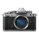 Nikon Z f sistemos kamera, sidabro spalvos + 24-70 mm f/4 objektyvas Nikon Z f sistemos kamera, sidabro spalvos + 24-70 mm f/4 objektyvas