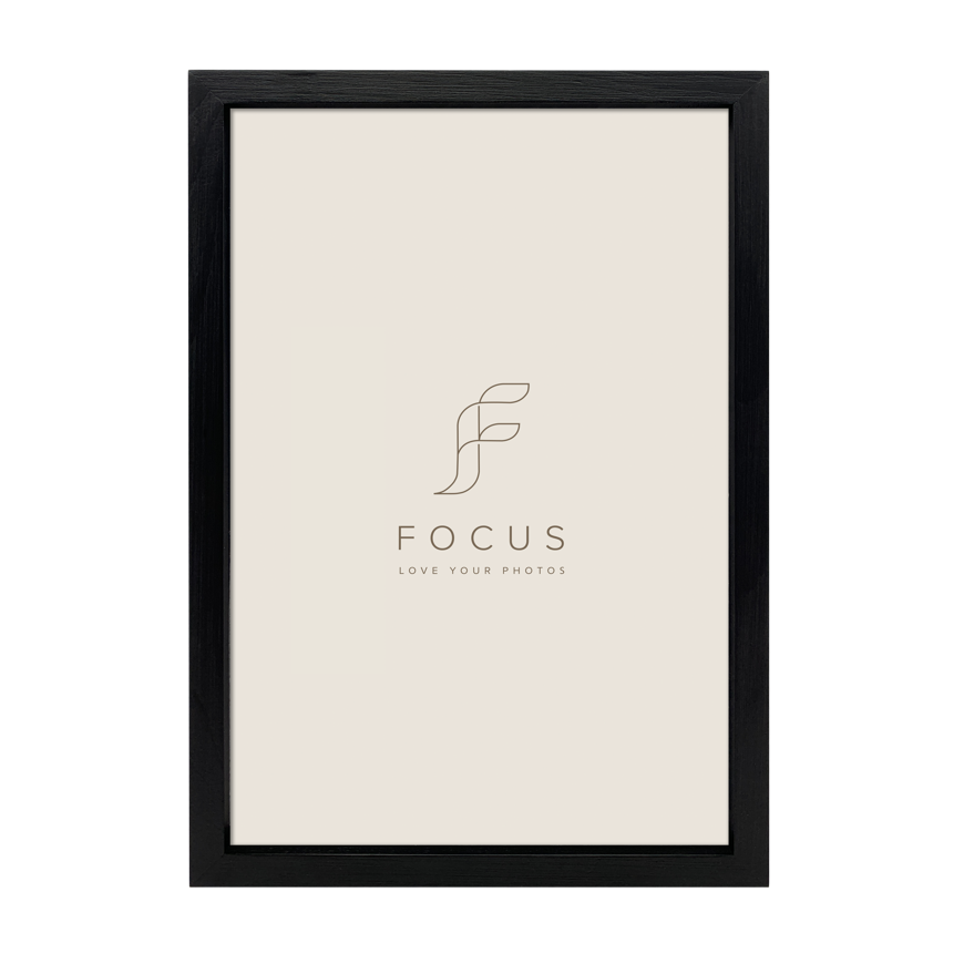 Focus Grace Melns 10x15