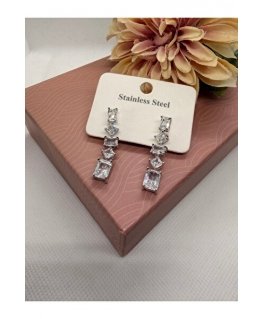 Troli ilusad ripatsiga kõrvarõngad, mis on valmistatud terasest, lumekristallid.