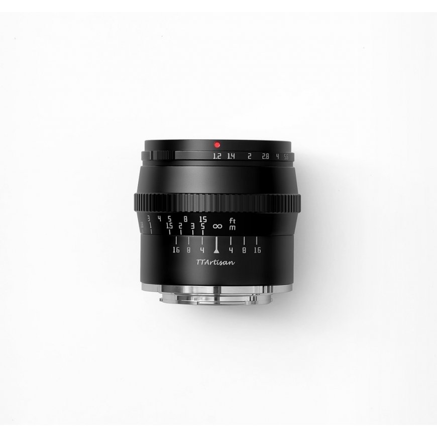 TTArtisan APS-C 50mm F1.2 MILC (Peeglita vahetatavate objektiividega kaamera) Must